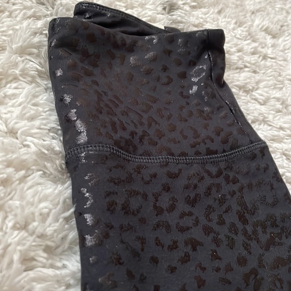 Cheetah-Print Sporty Legging - Picture 2 of 3